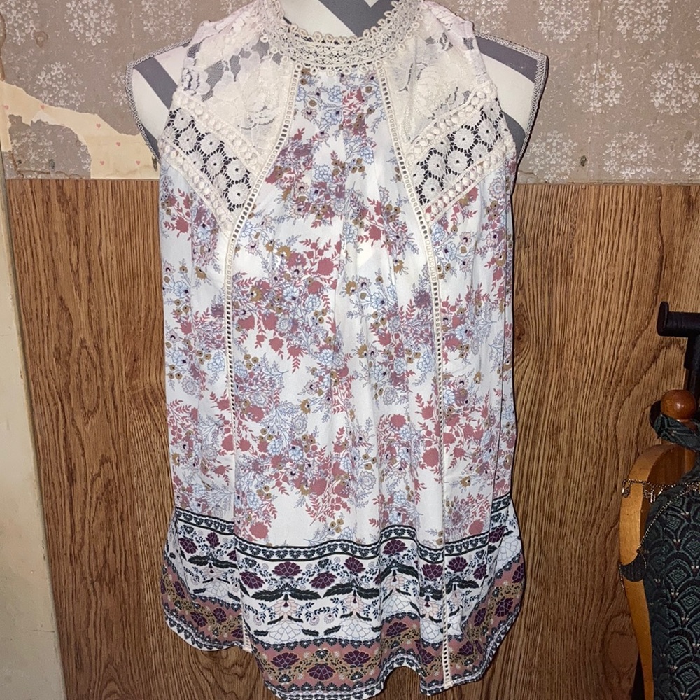 Xhiliration Floral lace blouse